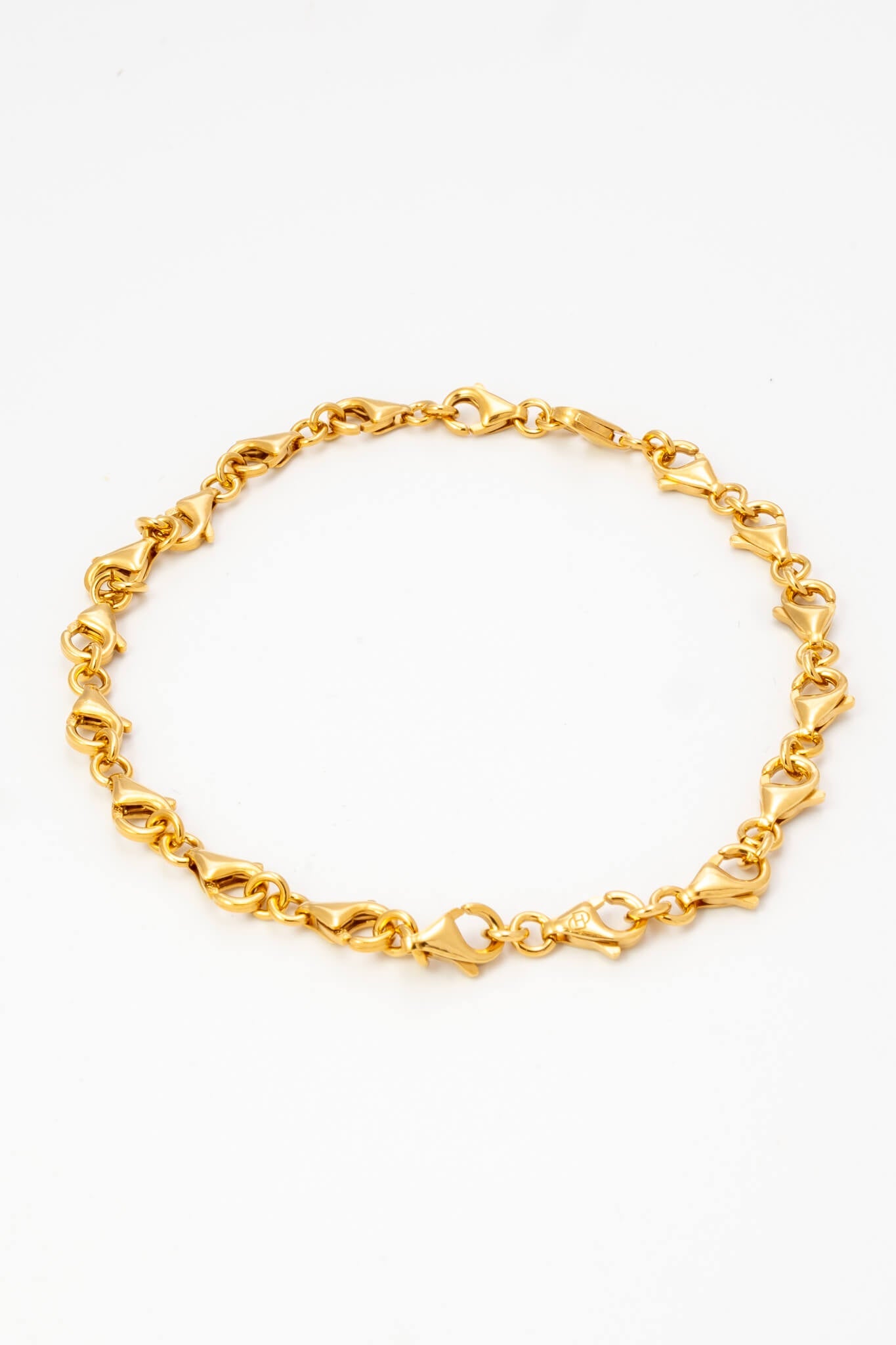 B213_Clasp Bracelet - Gold_L_04