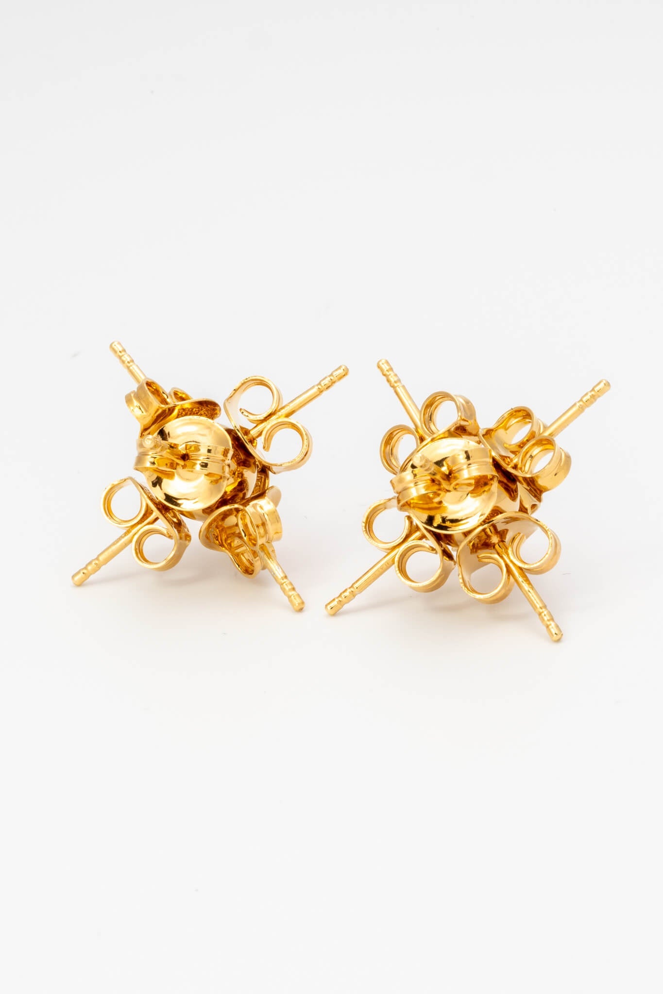 B213_Stud Earrings - Gold_L_02