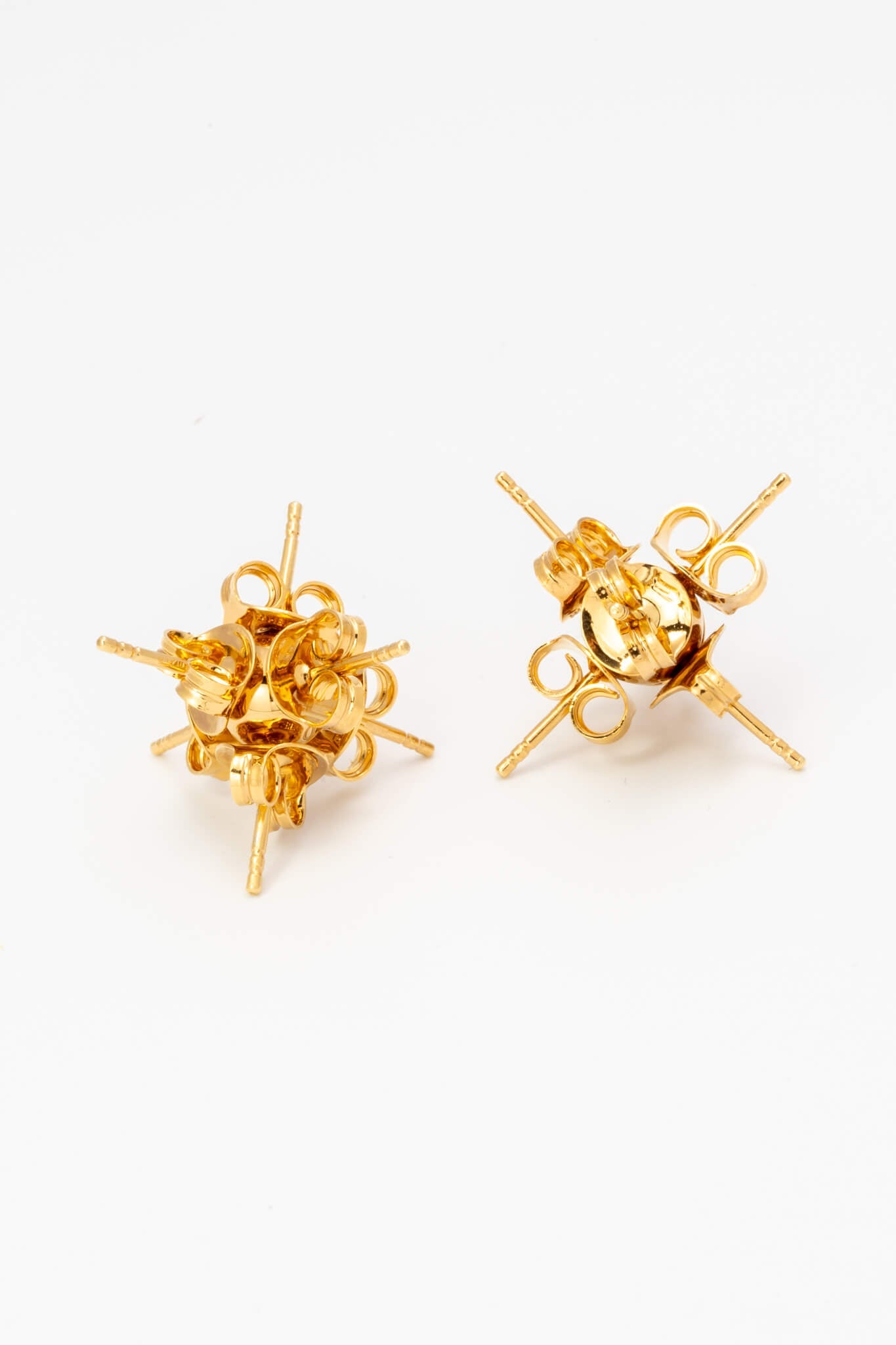 B213_Stud Earrings - Gold_L_03