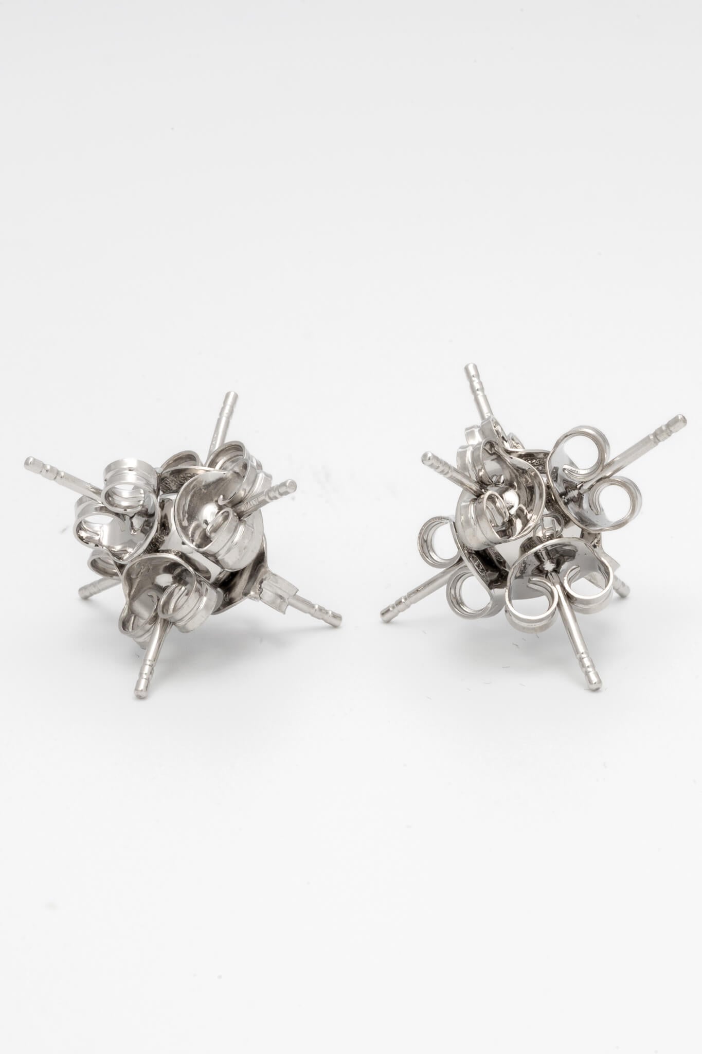 B213_Stud Earrings - Silver_L_02