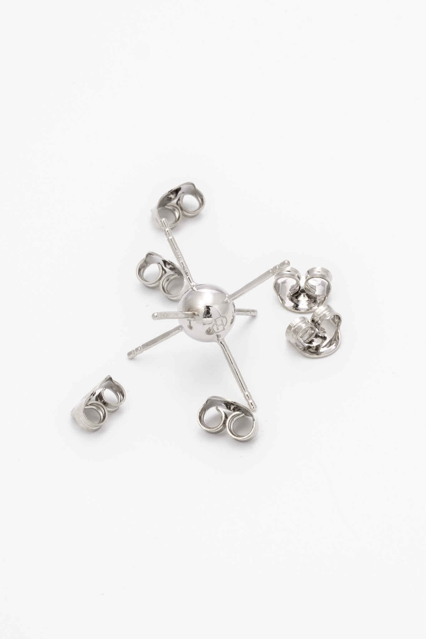 B213_Stud Earrings - Silver_L_03